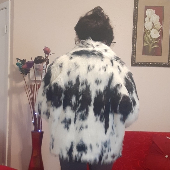 FRIENDS Black and White Faux Fur Coat - Picture 5 of 6